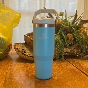 Iceflow flip straw tumbler Stanley